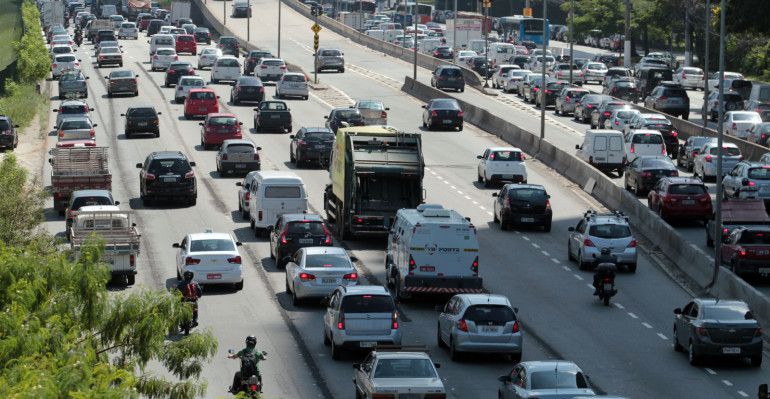 110688656-transito-em-sp-ae.jpg