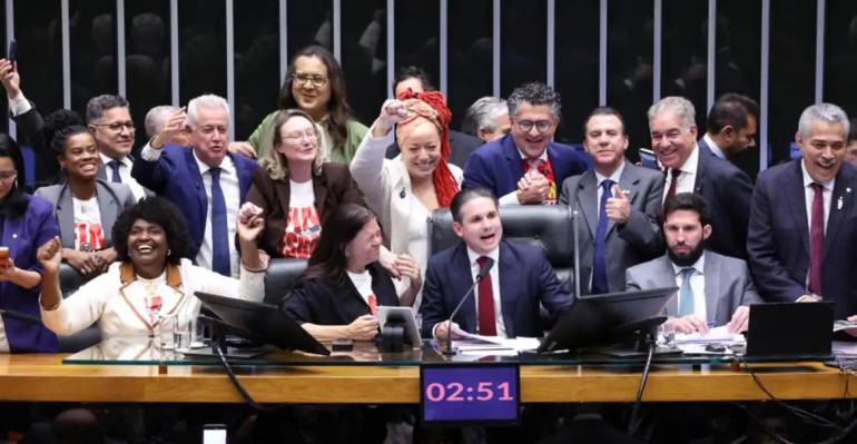 aprovacao_da_pec_6x1_na_camara.jpg
