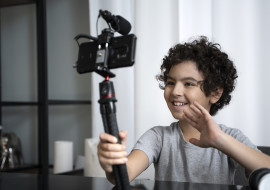 young-kid-streaming-online_-_Copia.jpg