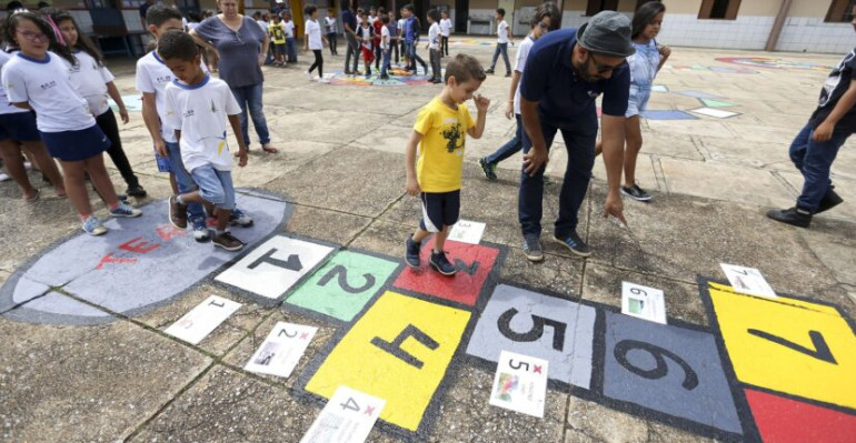 Ferias-escolares-de-2027-terao-novas-datas-por-causa-da-860x430.jpg