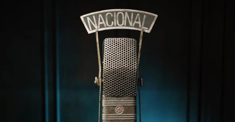 radio-memoria-radio-nacional-microfone-credito-fernando-frazao-agencia-brasil.jpg